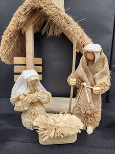 lot 192 image: Bottlebrush Nativity Scene by Pottery Barn