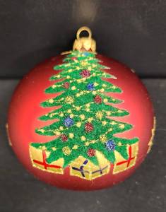 lot 195 image: Vintage Inspired Glass Ornament Grouping