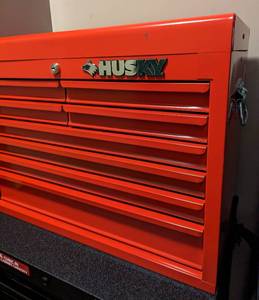 lot 370 image: Husky Red Metal Toolbox