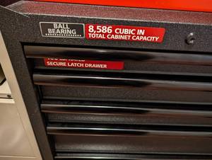 lot 371 image: Husky Rolling Black Metal Tool Chest