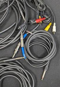 lot 340 image: Assorted AudioVideo Cords