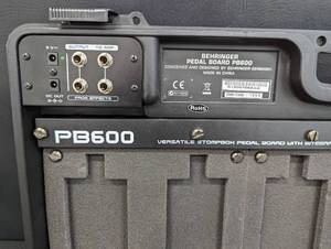 lot 335 image: Behringer PB600 Universal Effects Pedal Board