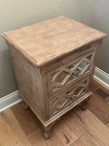 lot 317 image: Nice Accent Table with Mirrored Drawers