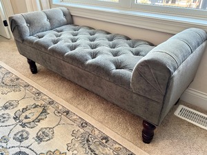 lot 46 image: Beautiful Upholstered Tufted Ottoman