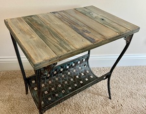 lot 312 image: Light Weight Decorative Accent Table