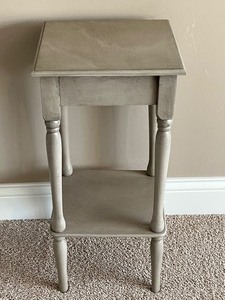 lot 316 image: Light Weight Neutral Gray Painted Accent Table