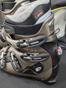 lot 280 image: Rossignol Saphir Ski Boots
