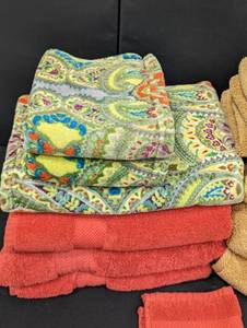 lot 298 image: Bathroom Towels