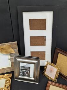 lot 326 image: Assorted Decorative Picture Frames