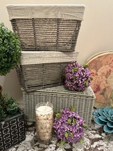 lot 71A image: Charming Home Decor Grouping