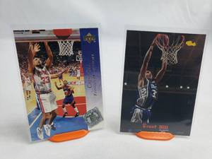 Lot of 2 Grant Hill Rookie Cards Upper Deck 183 and Classic 4