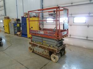 lot 7 image: Sky Jack Scissor Lift