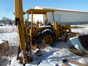 lot 10 image: John Deere 310B Backhoe