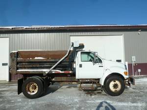lot 15 image: 2008 Ford F-650 Dump Truck