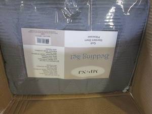 new 5-pc queen quilt set...