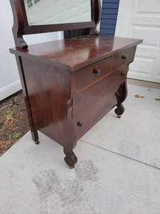 lot 12 image: Empire Chest of Drawer & Vanity