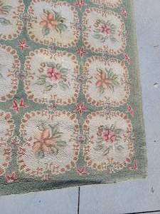 lot 25 image: Vintage English Hook Rug