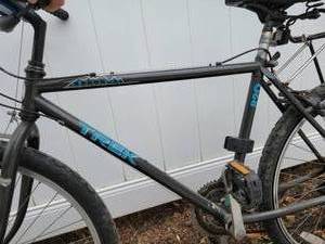 lot 40 image: Trex 820 Adventure Mountain Bike
