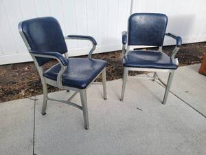 lot 17A image: Mid-Century Modern Tank Chairs by Good Form A