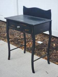 lot 28 image: Rustic Vintage Accent Table