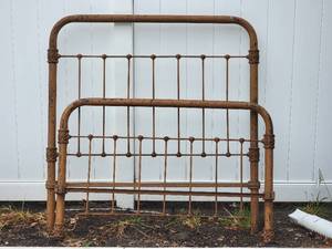 lot 31 image: Amazing Vintage Metal Headboard   Footboard