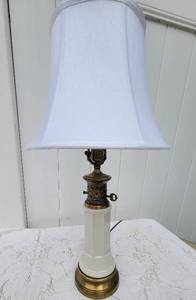 lot 72 image: Vintage Cream Column Table Lamp