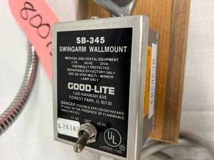 lot 19 image: Good-Lite SB-345 Light With Swingarm Wallmount - Great Working Condition