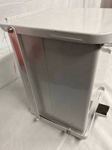 lot 21 image: United ST7 Defenders Self-Extinguishing Receptacle