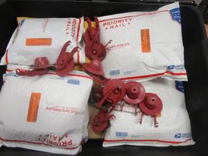 Bin of 2 in Universal Fluidmaster Toilet Flappers (SEE PHOTOS)