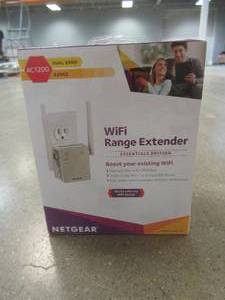 Netgear WiFi Range Extender, EX6120, Coverage up to 1500 Sq Ft. - IN NICE CONDITION, SOLD AS IS.