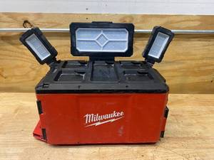 lot 14 image: MILWAUKEE M18 18-Volt Lithium-Ion Cordless PACKOUT 3000 Lumens LED Light (Tool Only)