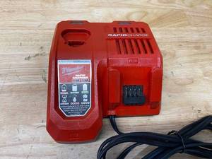 lot 27 image: MILWAUKEE M12 and M18 12-Volt18-Volt Lithium-Ion Multi-Voltage Rapid Battery Charger