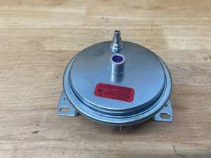 lot 36 image: HEIL QUAKER SPST Pressure Switch, .40 WC
