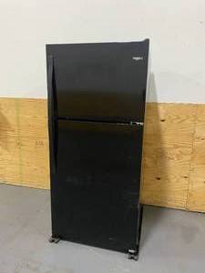 lot 25 image: WHIRLPOOL 18.2-cu ft Top-Freezer Refrigerator (Black)