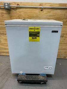 lot 116 image: MAGIC CHEF 5.0 cu. ft. Chest Freezer in White (HMCF5W4)