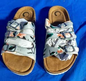 lot 25 image: Journee Collection Womans Sandal Size 7.5 (Brand New)