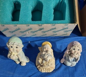 lot 44 image: Dreamsicles Christmas Ornaments