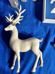 lot 46 image: Miscellaneous Lot of Christmas Items