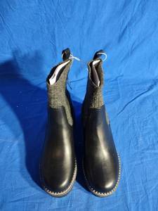 lot 11 image: Universal Thread Womans Memory Foam Boots Size 8 (Brand New with Tags)