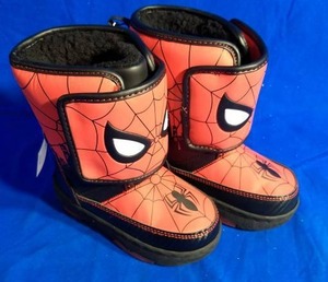 lot 120 image: Kids Spiderman Lighted Moon Boots Size 8 (Brand New)