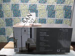 lot 30 image: Valencia Floor Lamp