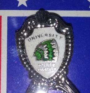 (7) UND Fighting Sioux Collector Spoons New.