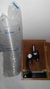 Microscope Plus 20 Petri Dishes