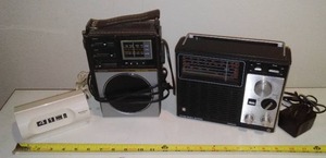 Clock And 2 Radios- Nice - See Pics