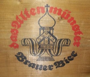 DasUltenMunster case of 16 empty bottles and crate. Fabulous