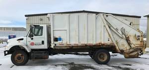 2005 International Packer Truck - 7400SBA