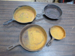 4 Cast Iron Fry Pans