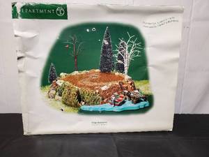 lot 57 image: Department 56 Sounds Of The Northwoods Village Accessories