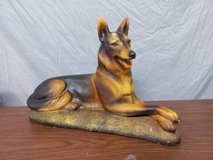 lot 5 image: Large Ceramic Gerrman Sheppard Dog Figurine