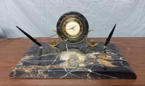 lot 1 image: Old Telechron Electric Desktop Clock for Executive with 2 Pen Holders